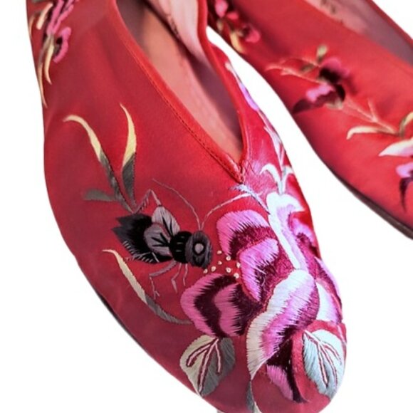 1960s Vintage Red Satin With Embroidered Flowers Chinese Slippers Shoes Flats - Picture 2 of 8